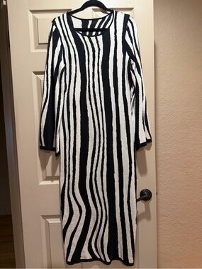 Commense Black and White Striped Maxi Dress